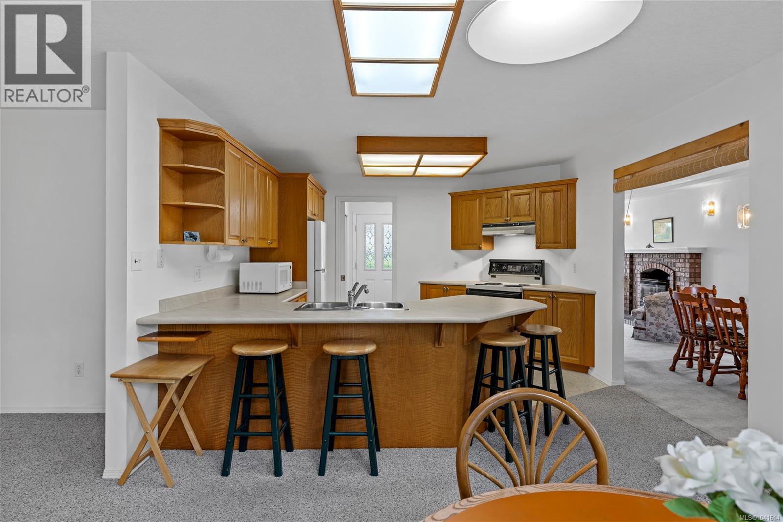 464 Quatsino Rd - 7