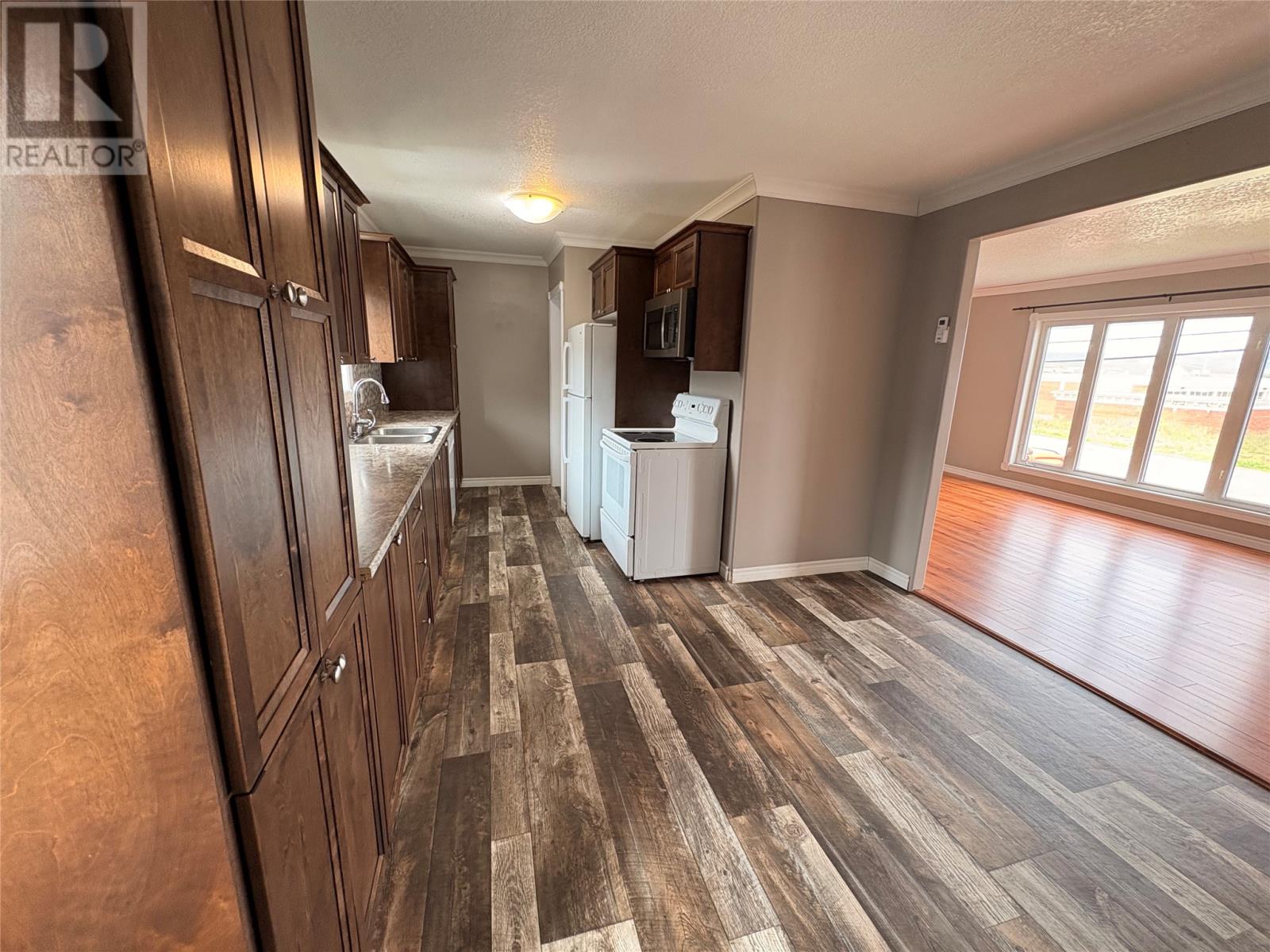 85 LeGrow Street - Image 4
