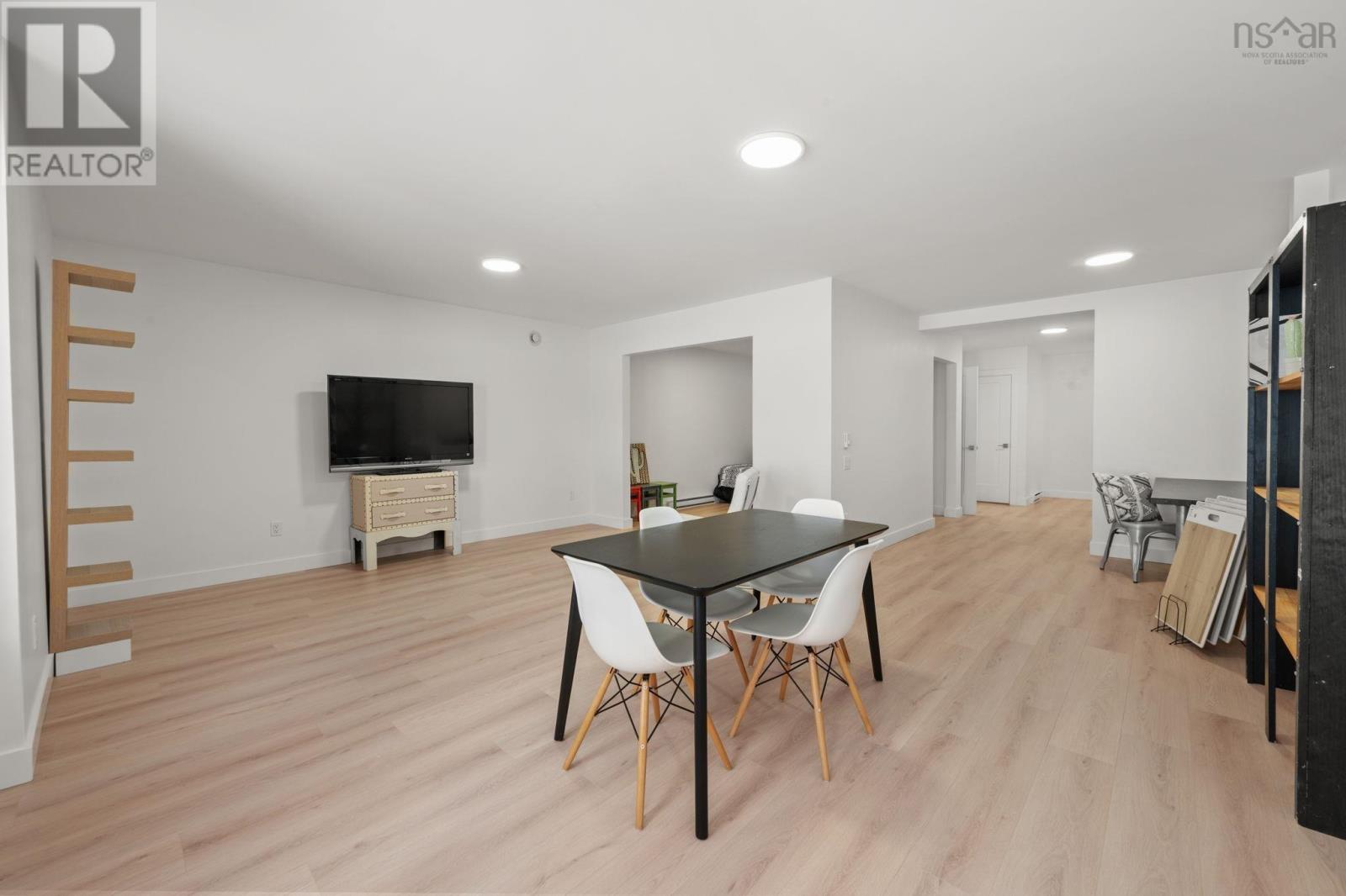 52 Berm Street - 37