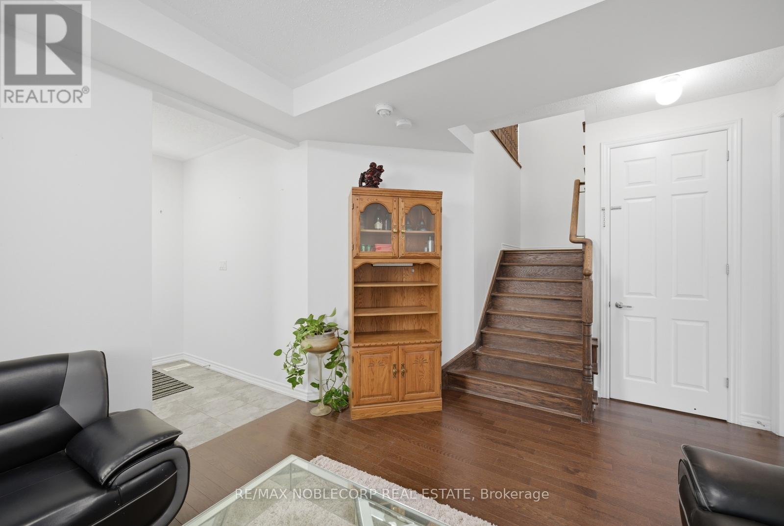 15 GOULD CRESCENT - 13