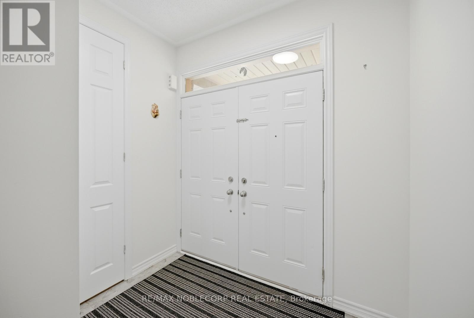 15 GOULD CRESCENT - 11