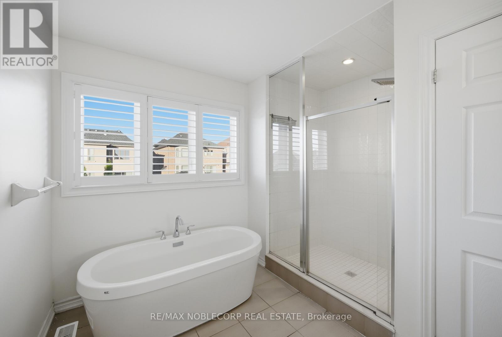 15 GOULD CRESCENT - 27