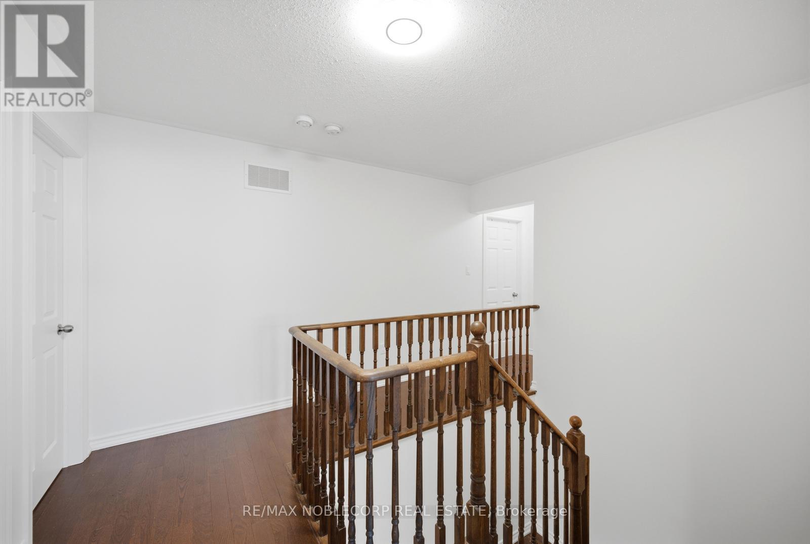 15 GOULD CRESCENT - 23
