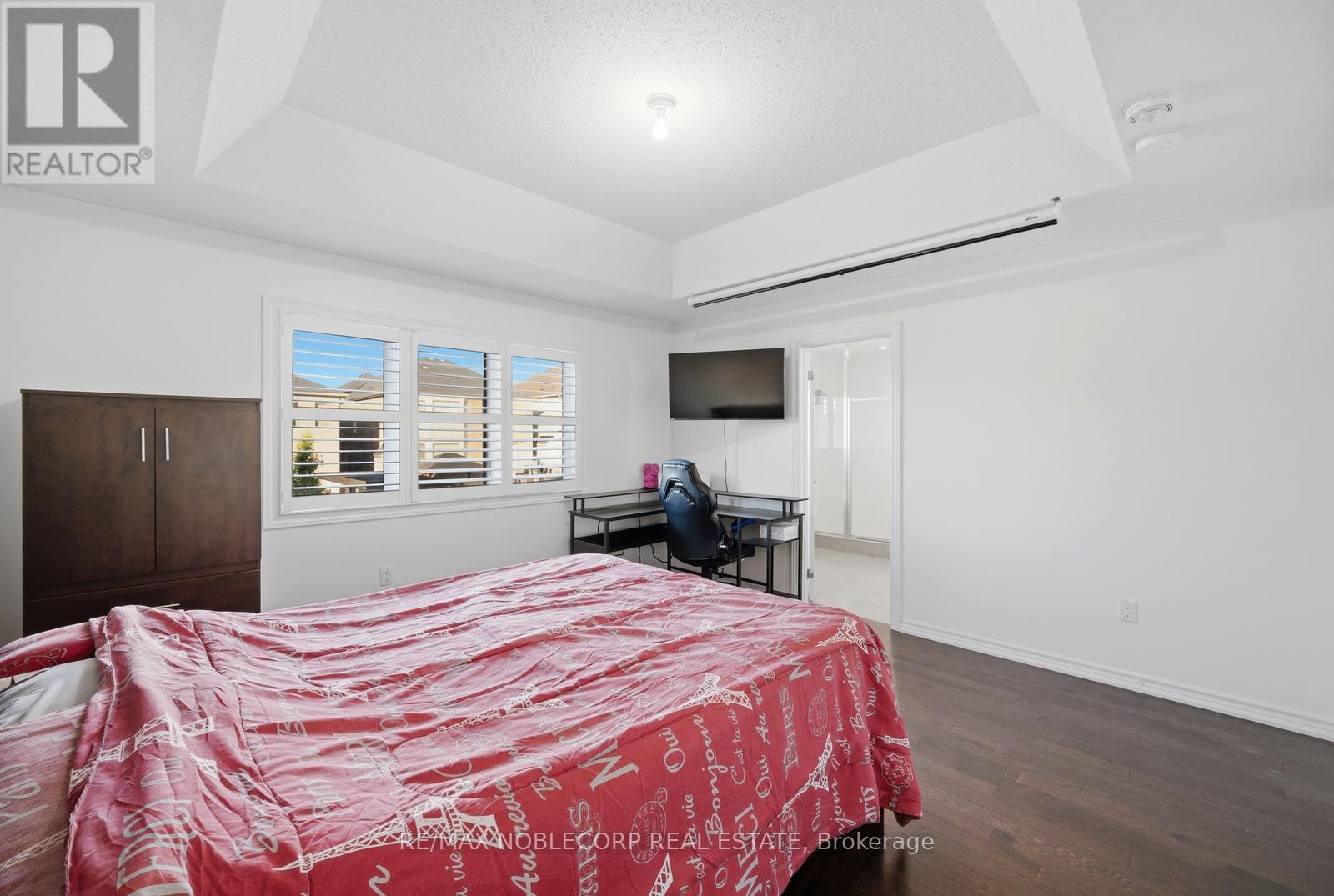 15 GOULD CRESCENT - 25