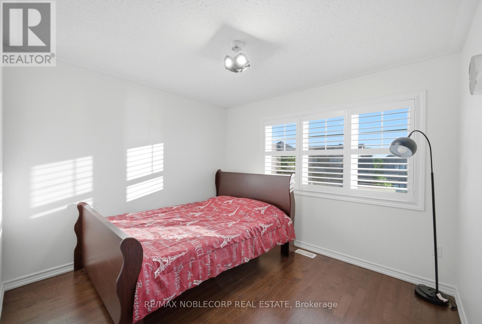 15 GOULD CRESCENT - 29