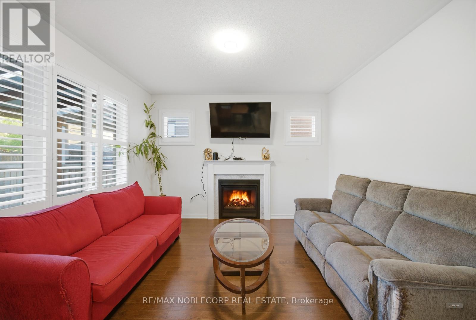 15 GOULD CRESCENT - 19