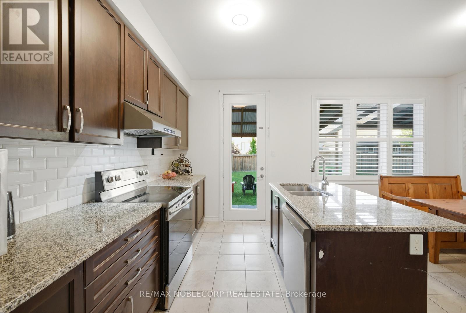 15 GOULD CRESCENT - 17