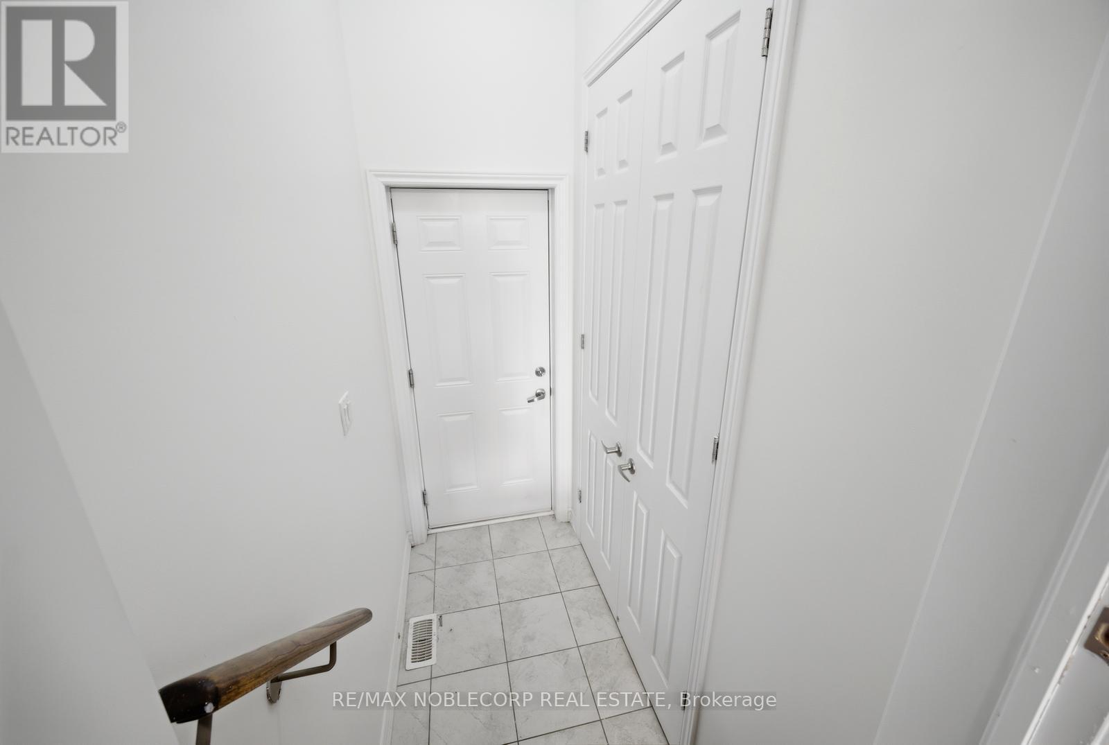 15 GOULD CRESCENT - 22