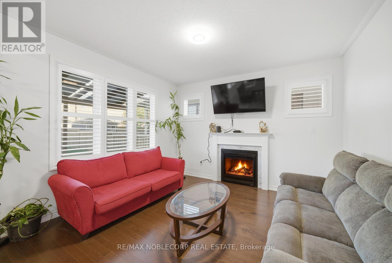15 GOULD CRESCENT - 20