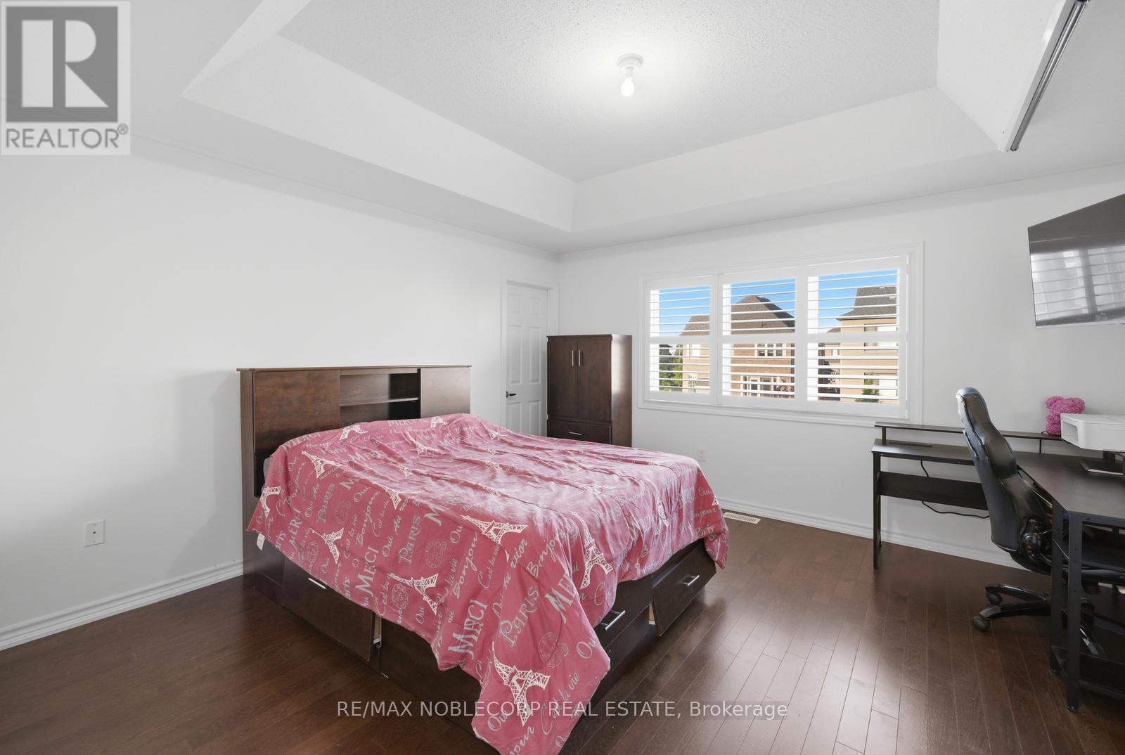 15 GOULD CRESCENT - 24