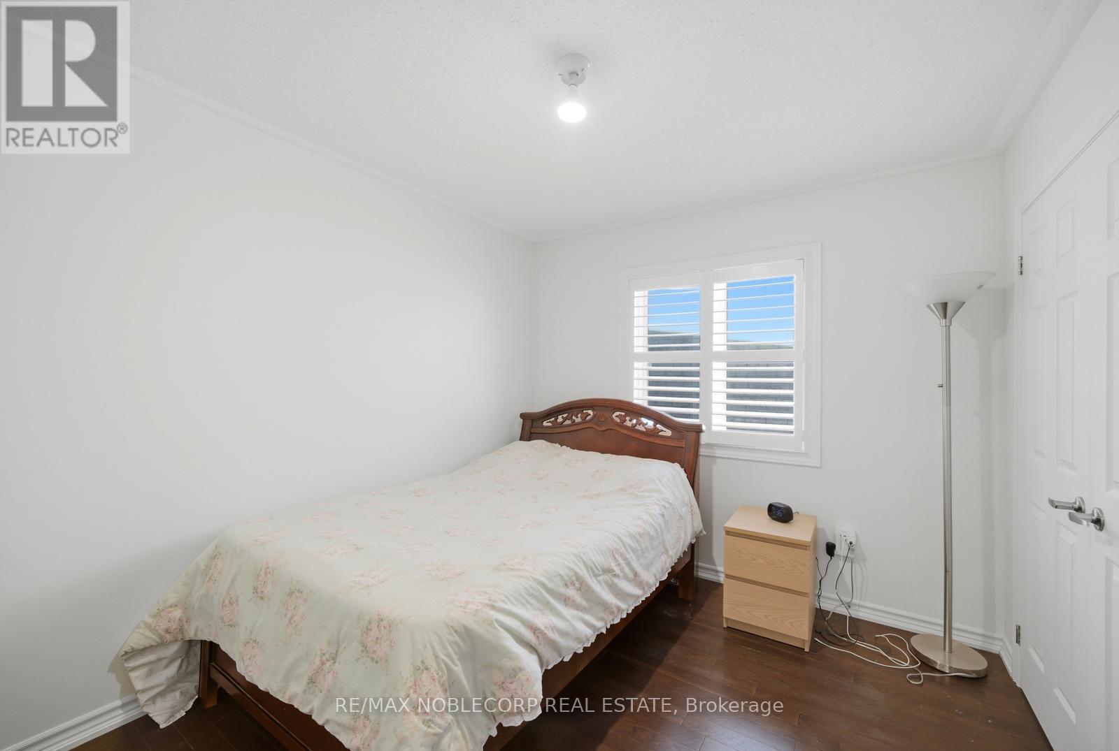15 GOULD CRESCENT - 28