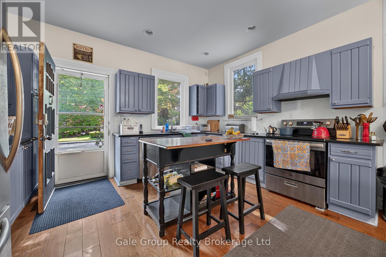 445 VINCENT STREET - 11