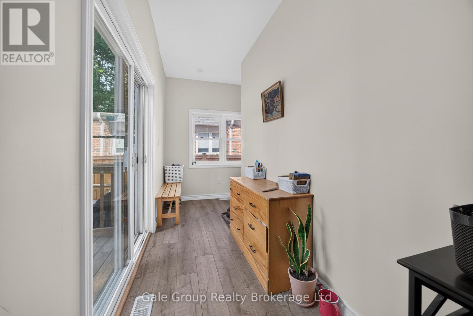 445 VINCENT STREET - 14