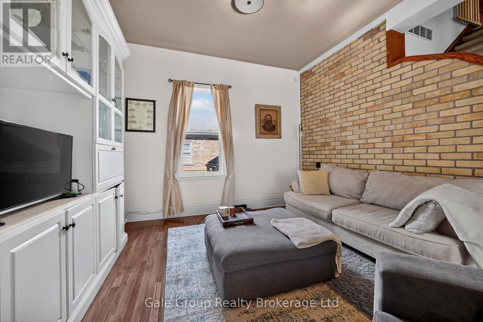 445 VINCENT STREET - 9