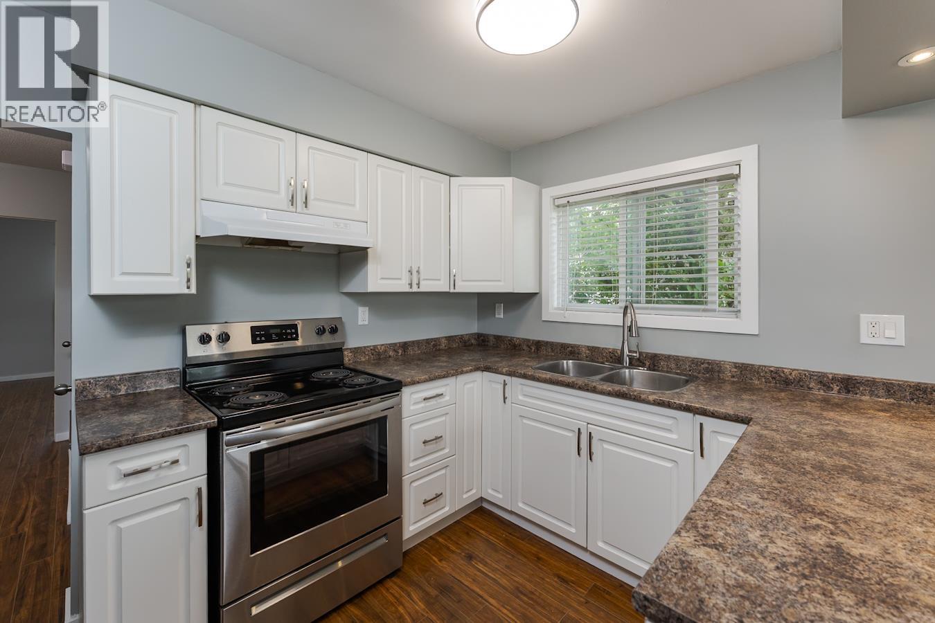 Photo 8 of 31 — 343-345 QUINN STREET · Prince George, BC