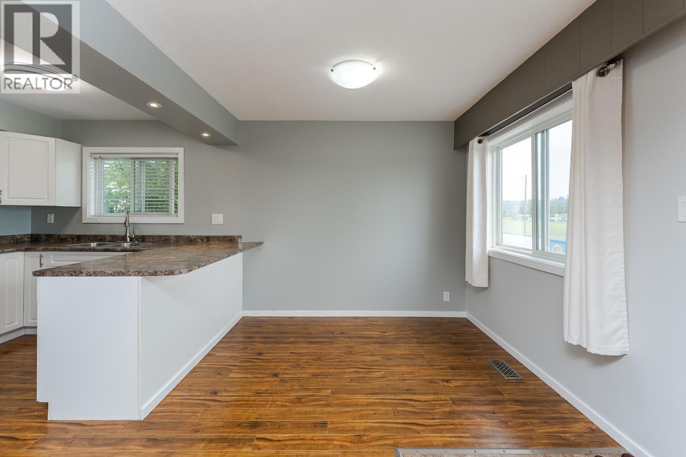 Photo 9 of 31 — 343-345 QUINN STREET · Prince George, BC