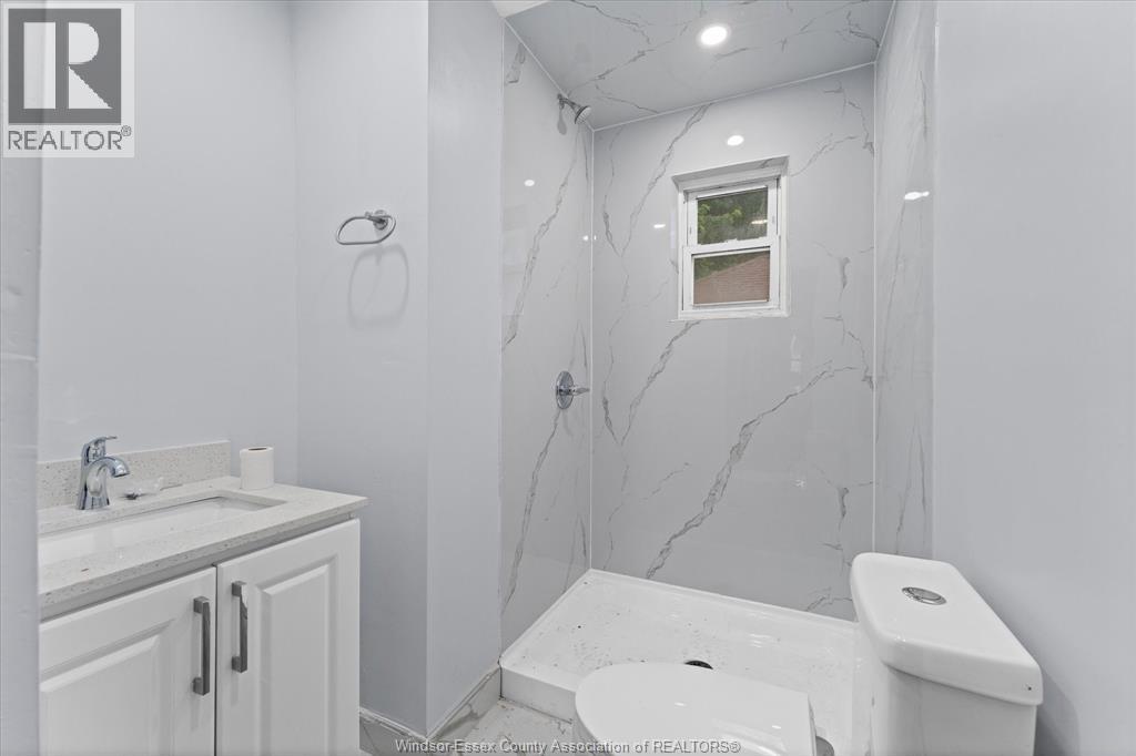 390 EAST BEACH - 19