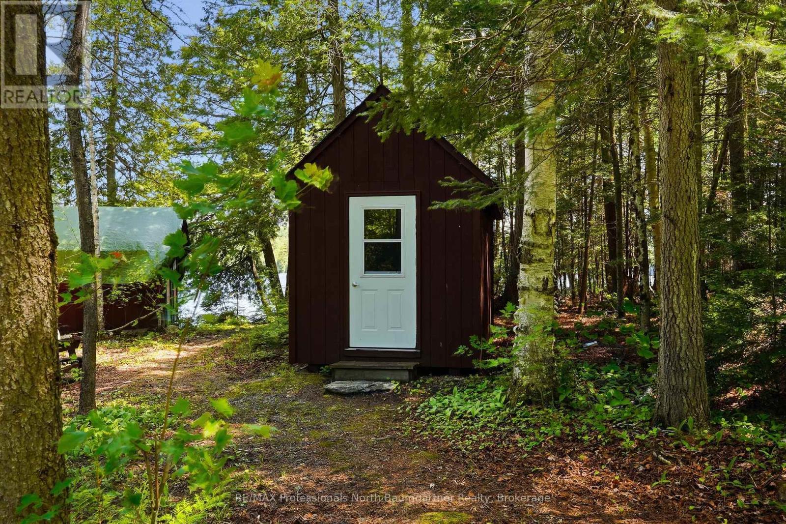 1698 BURLEIGH ROAD - 37