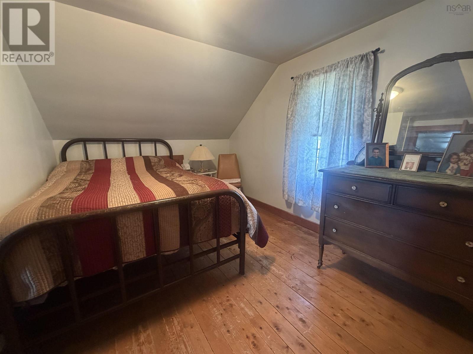 9596 105 Highway - 32