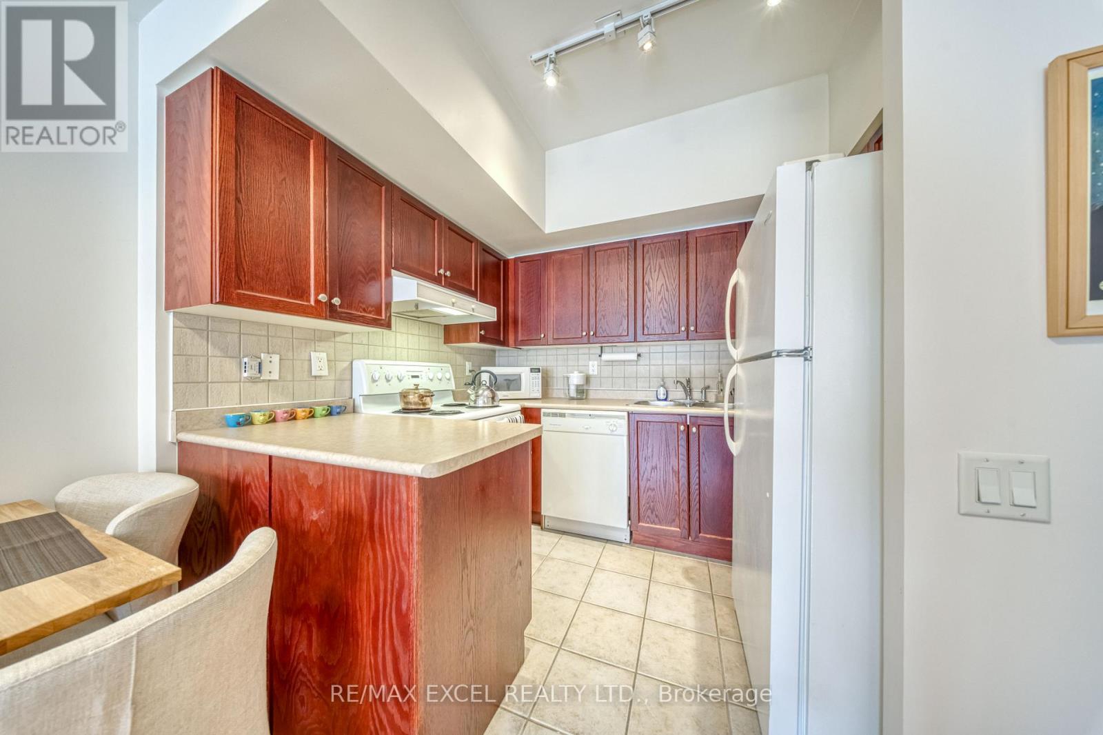 #403 115 RICHMOND STREET E - 14