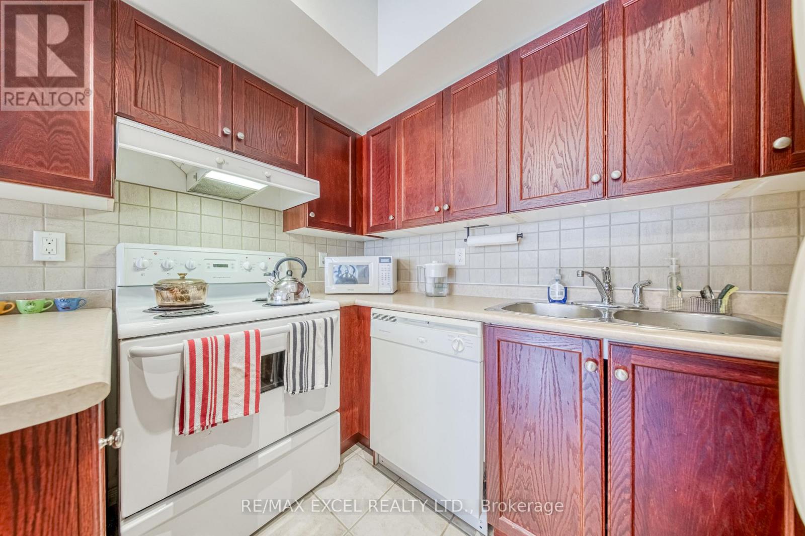 #403 115 RICHMOND STREET E - 15