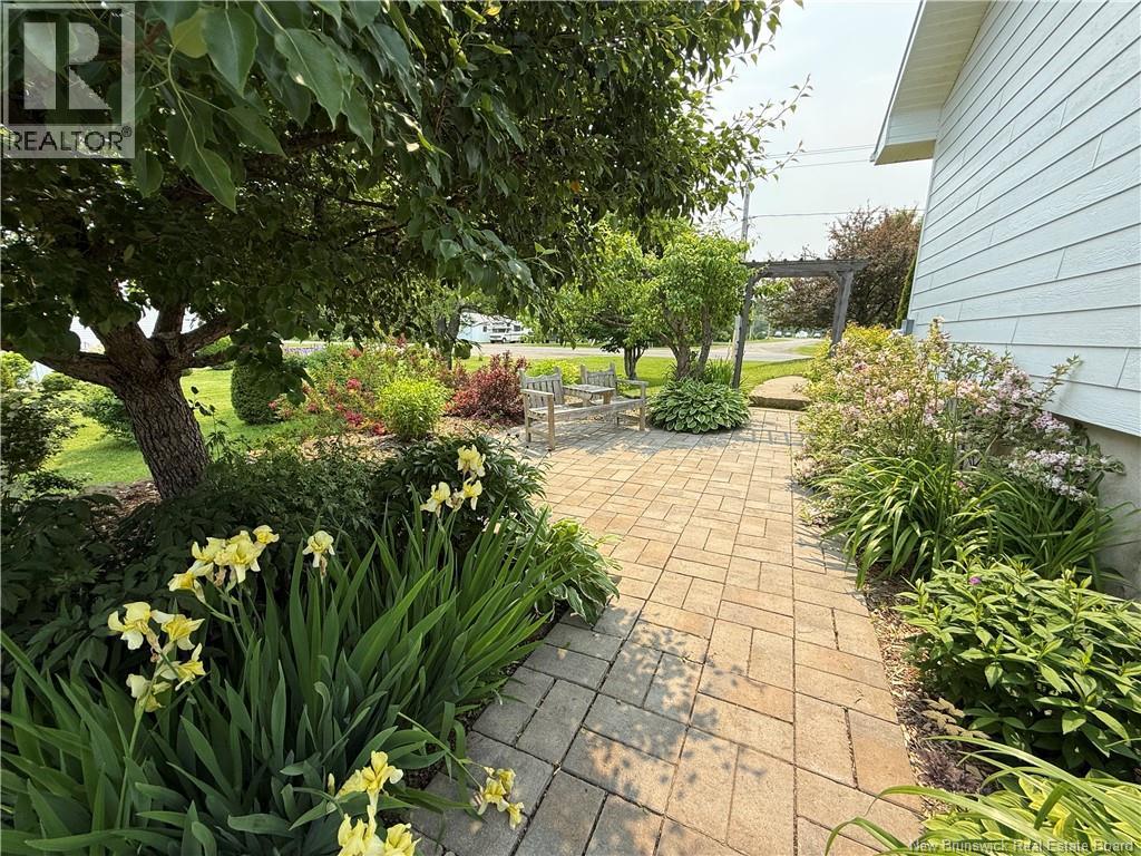 469 Chaleur Street - Image 33