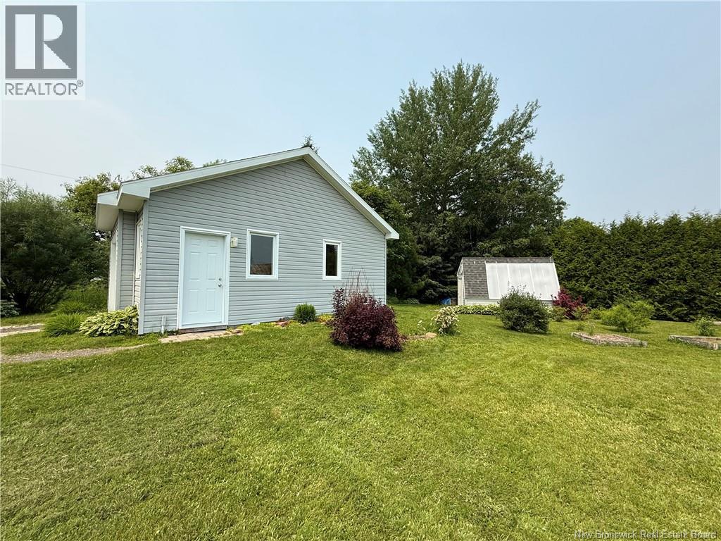 469 Chaleur Street - Image 34