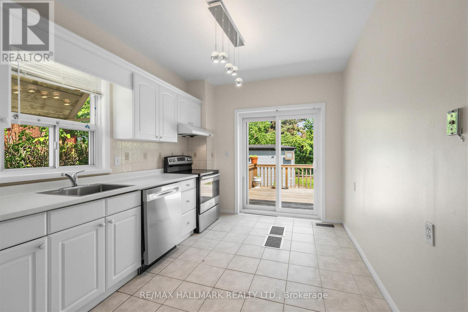 970 COSBURN AVENUE - 10