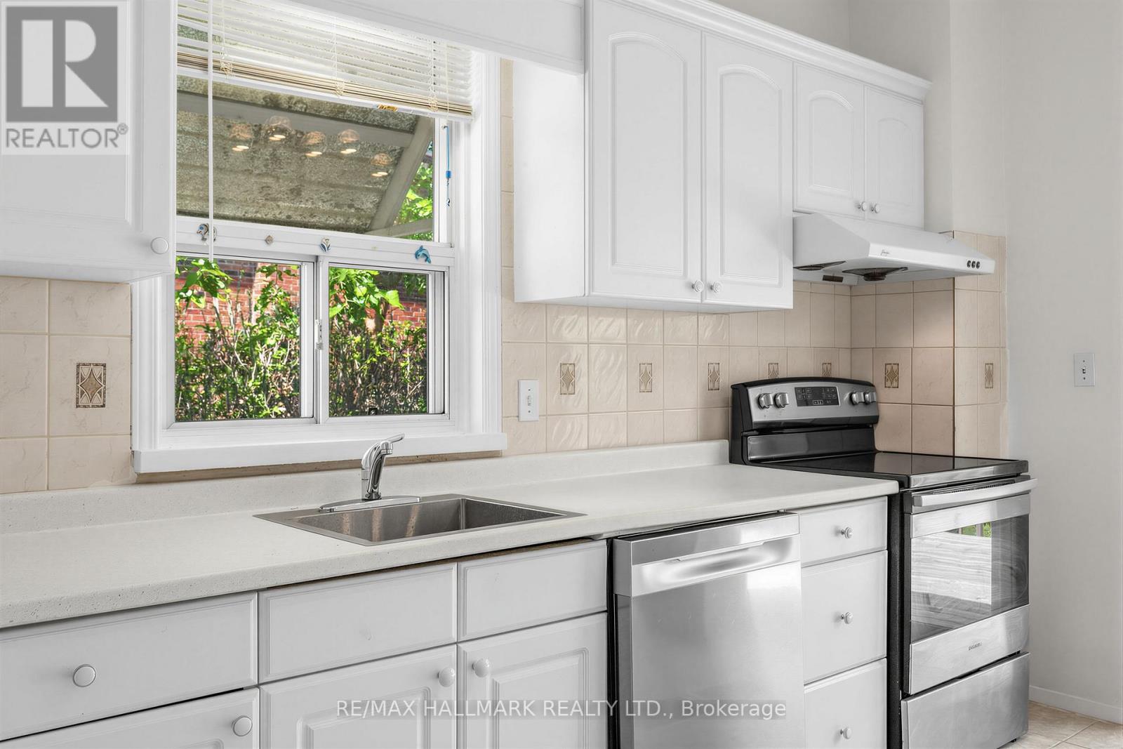 970 COSBURN AVENUE - 12