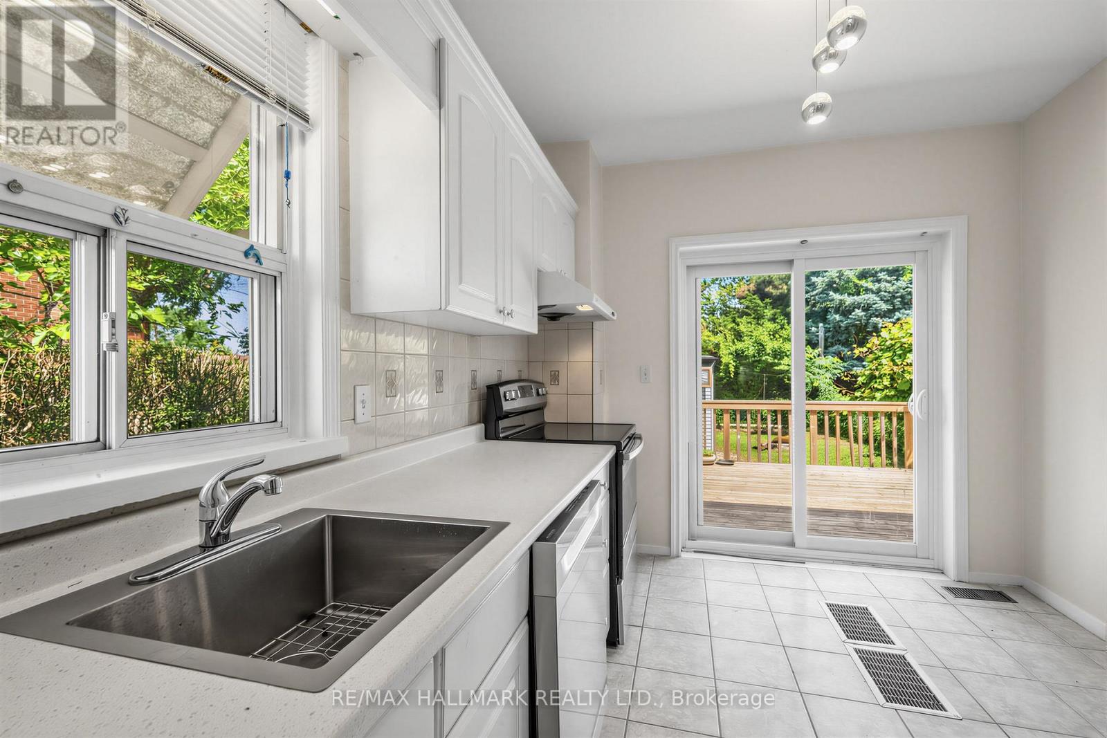970 COSBURN AVENUE - 14