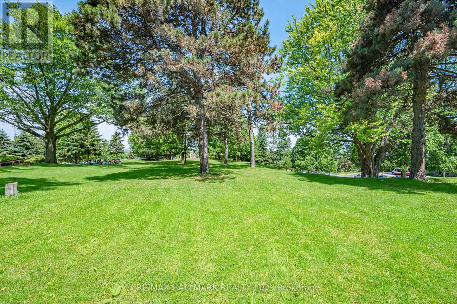 970 COSBURN AVENUE - 35