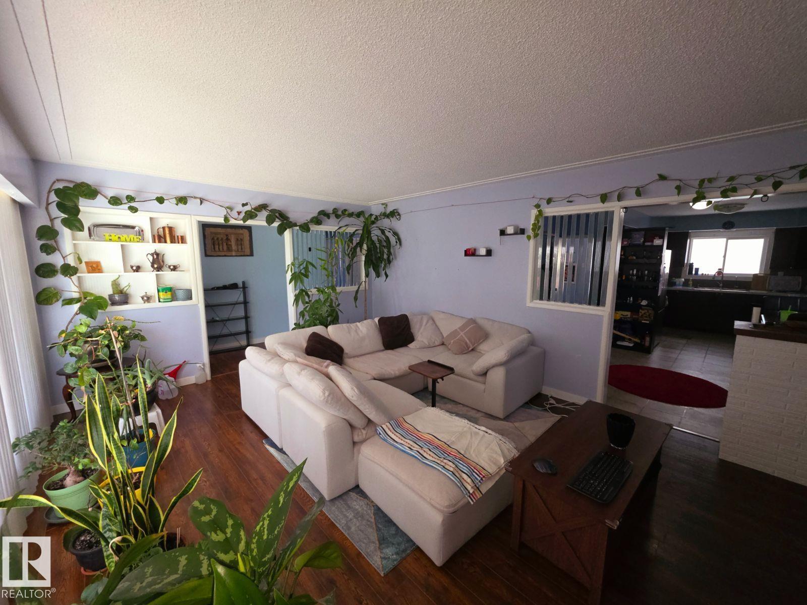 10404 116 AV NW - 15