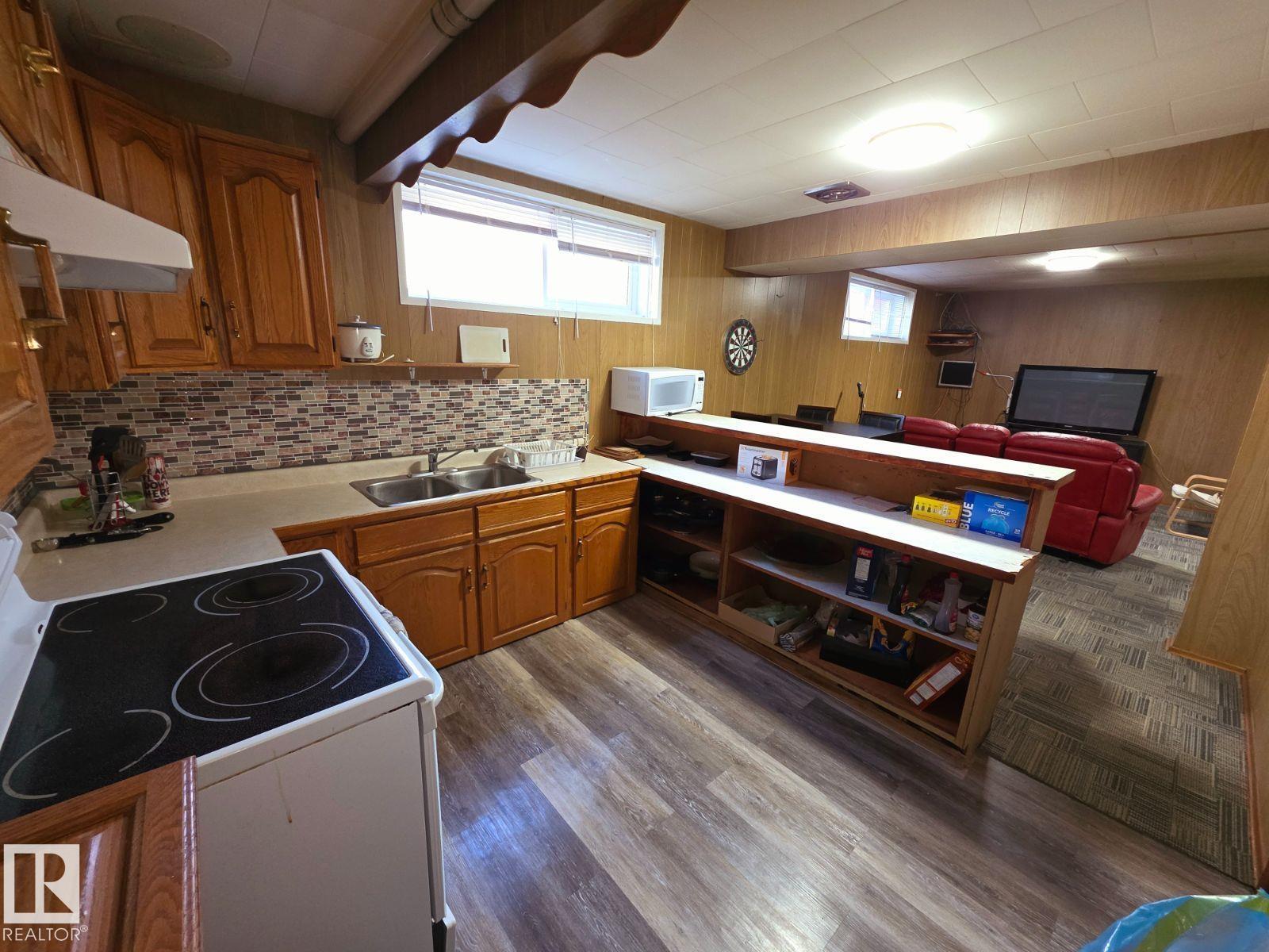 10404 116 AV NW - 35