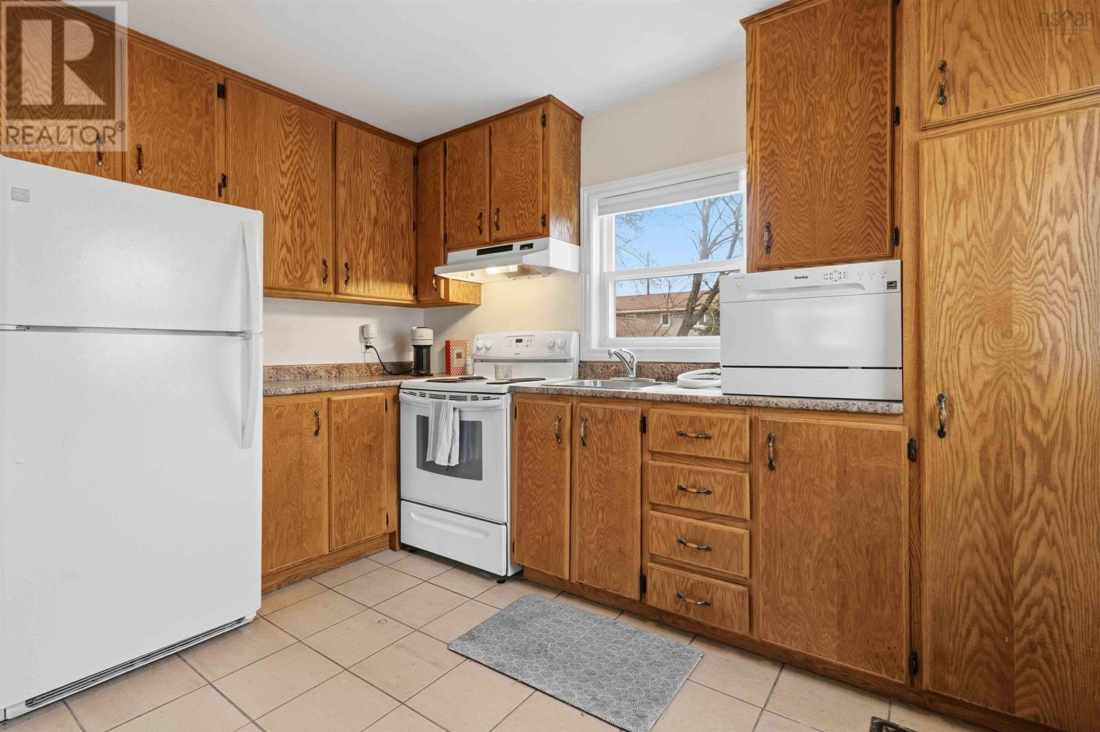 1691 St. Margaret's Bay Road - 11