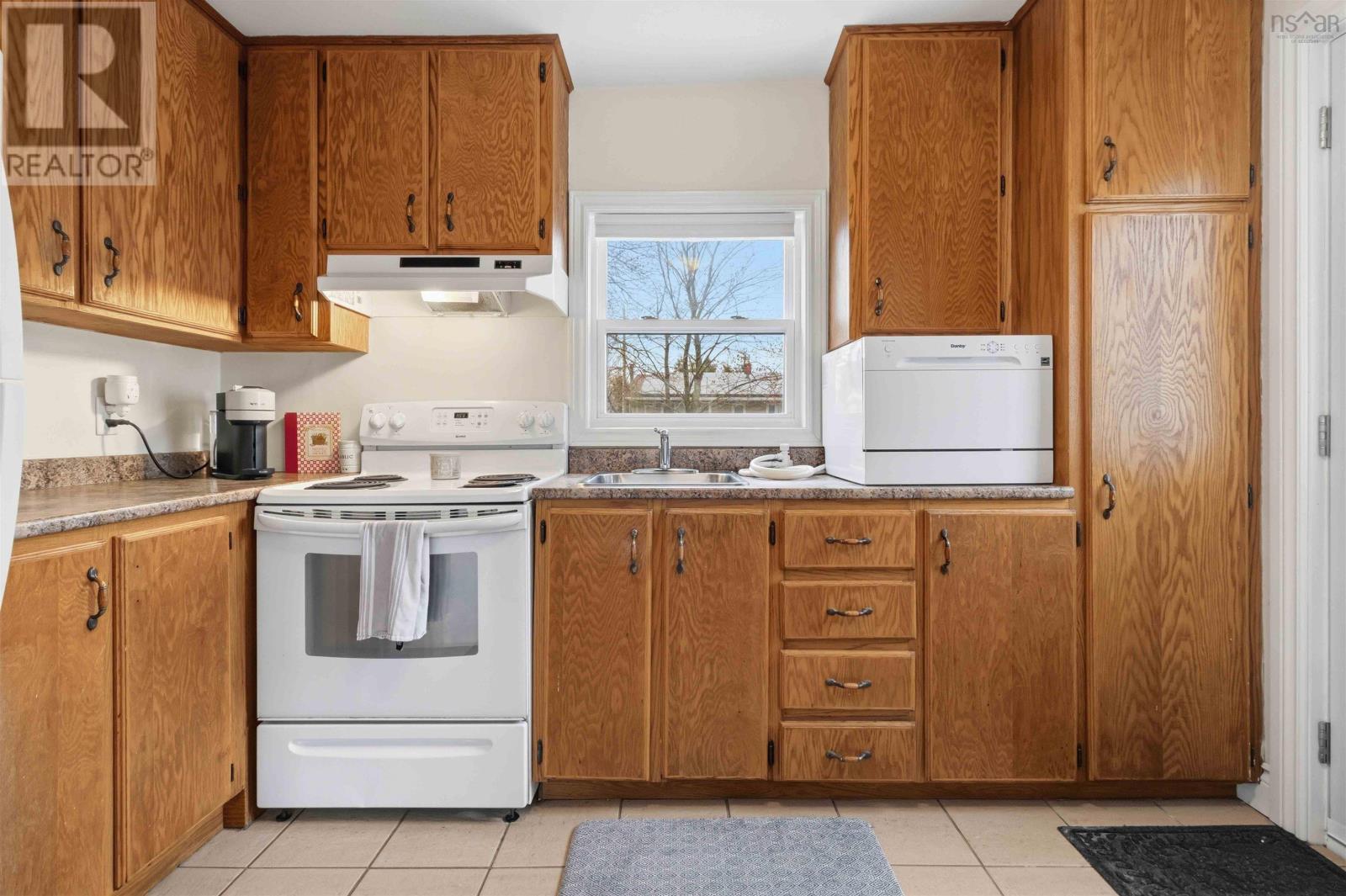 1691 St. Margaret's Bay Road - 14