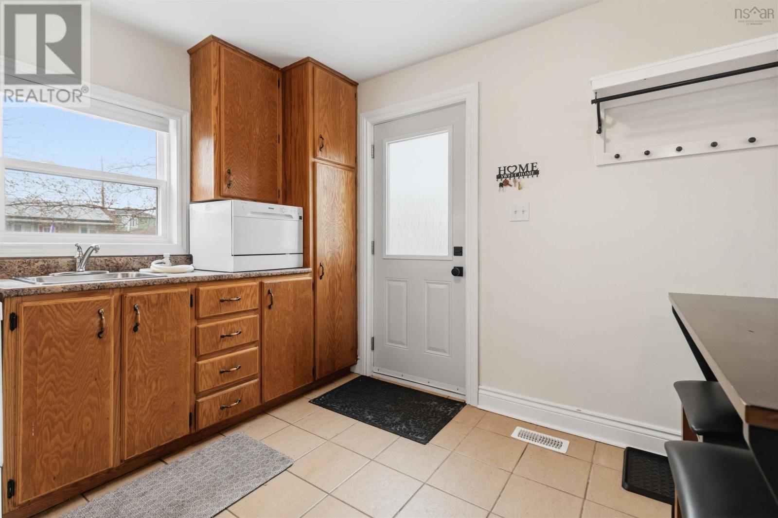 1691 St. Margaret's Bay Road - 10