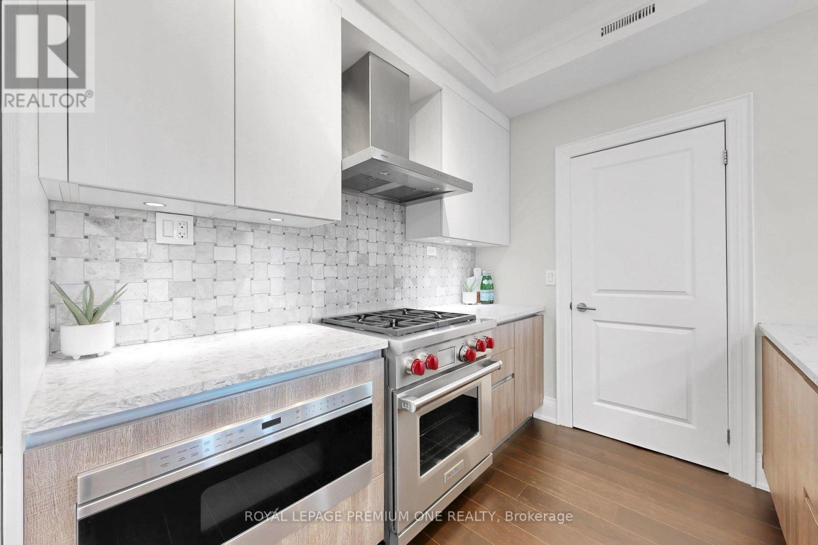 #303 10360 ISLINGTON AVENUE - 7