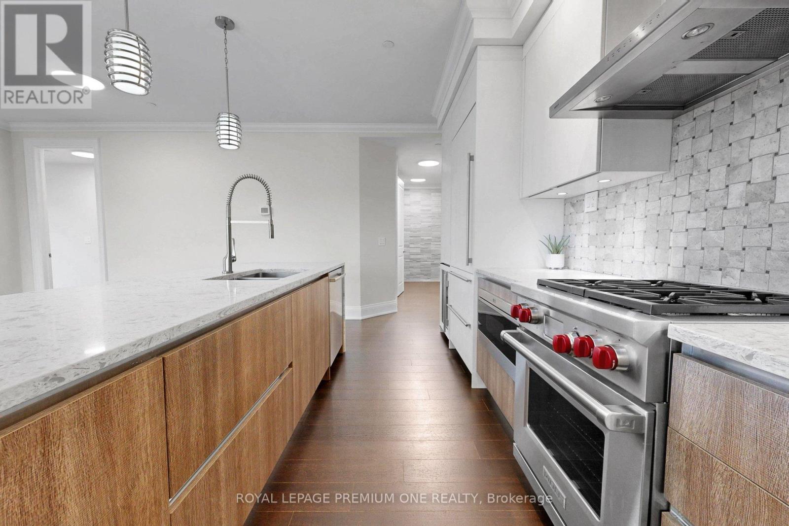 #303 10360 ISLINGTON AVENUE - 8
