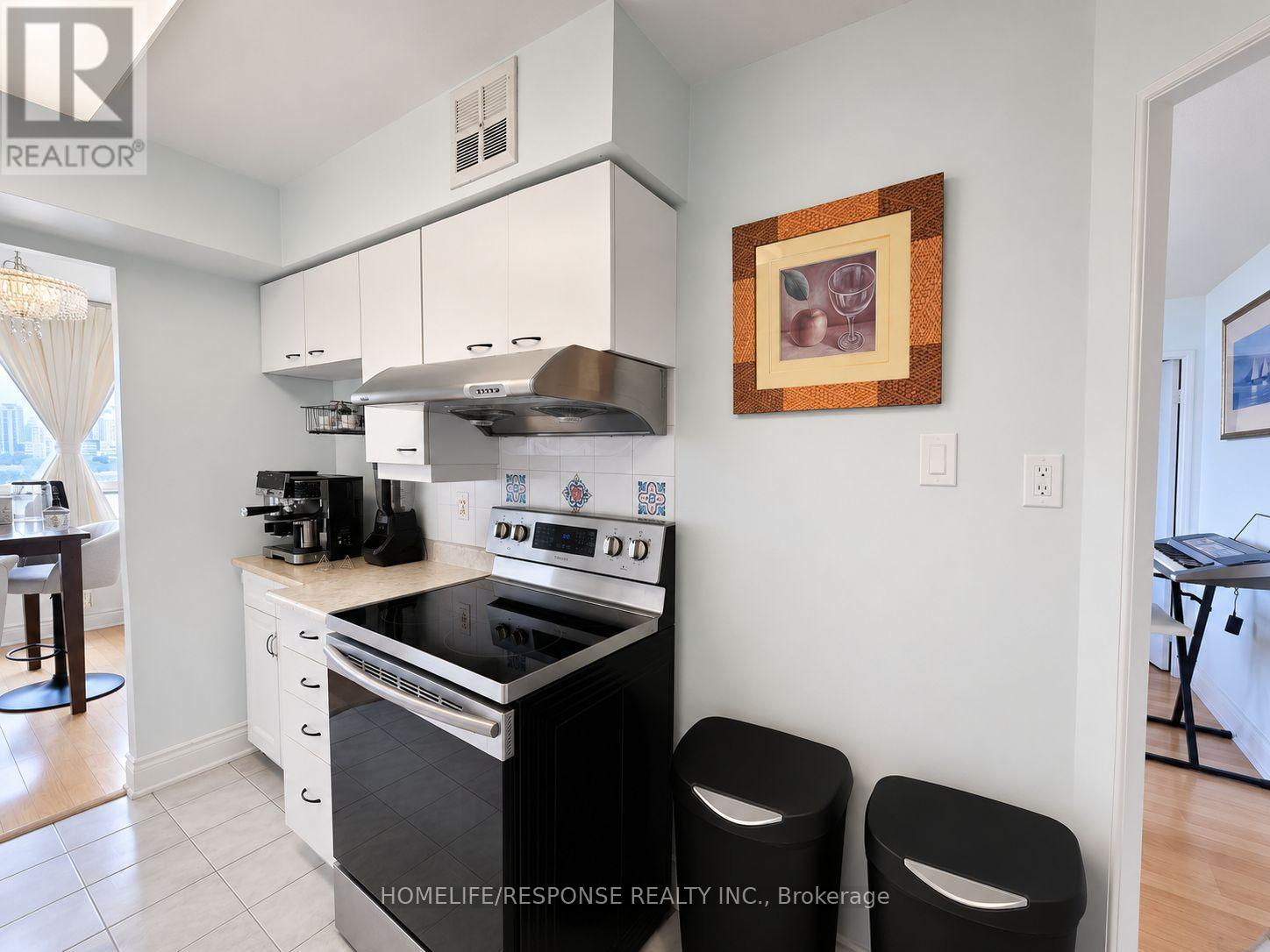 #1601 55 ELM DRIVE W - 17