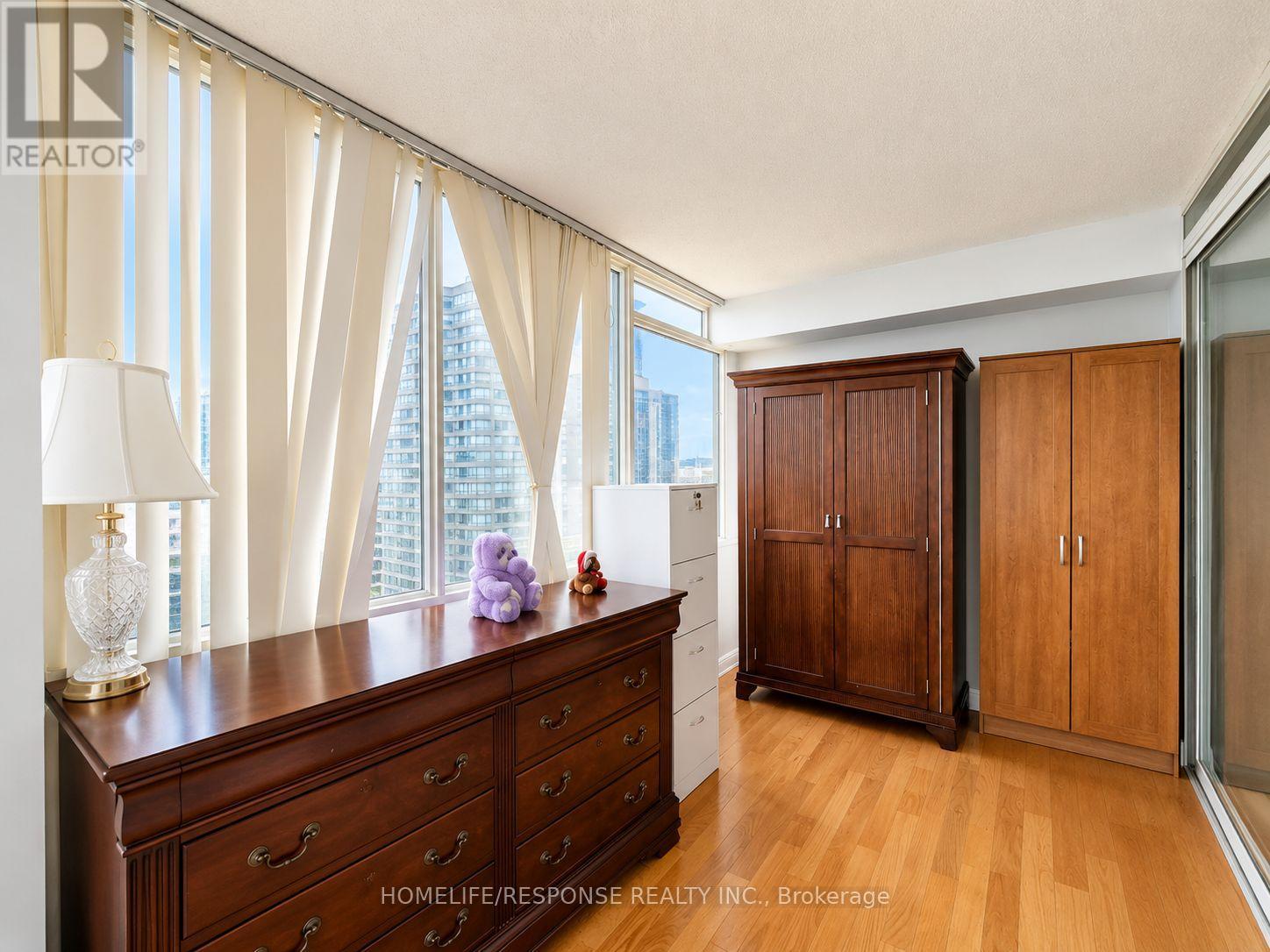 #1601 55 ELM DRIVE W - 16