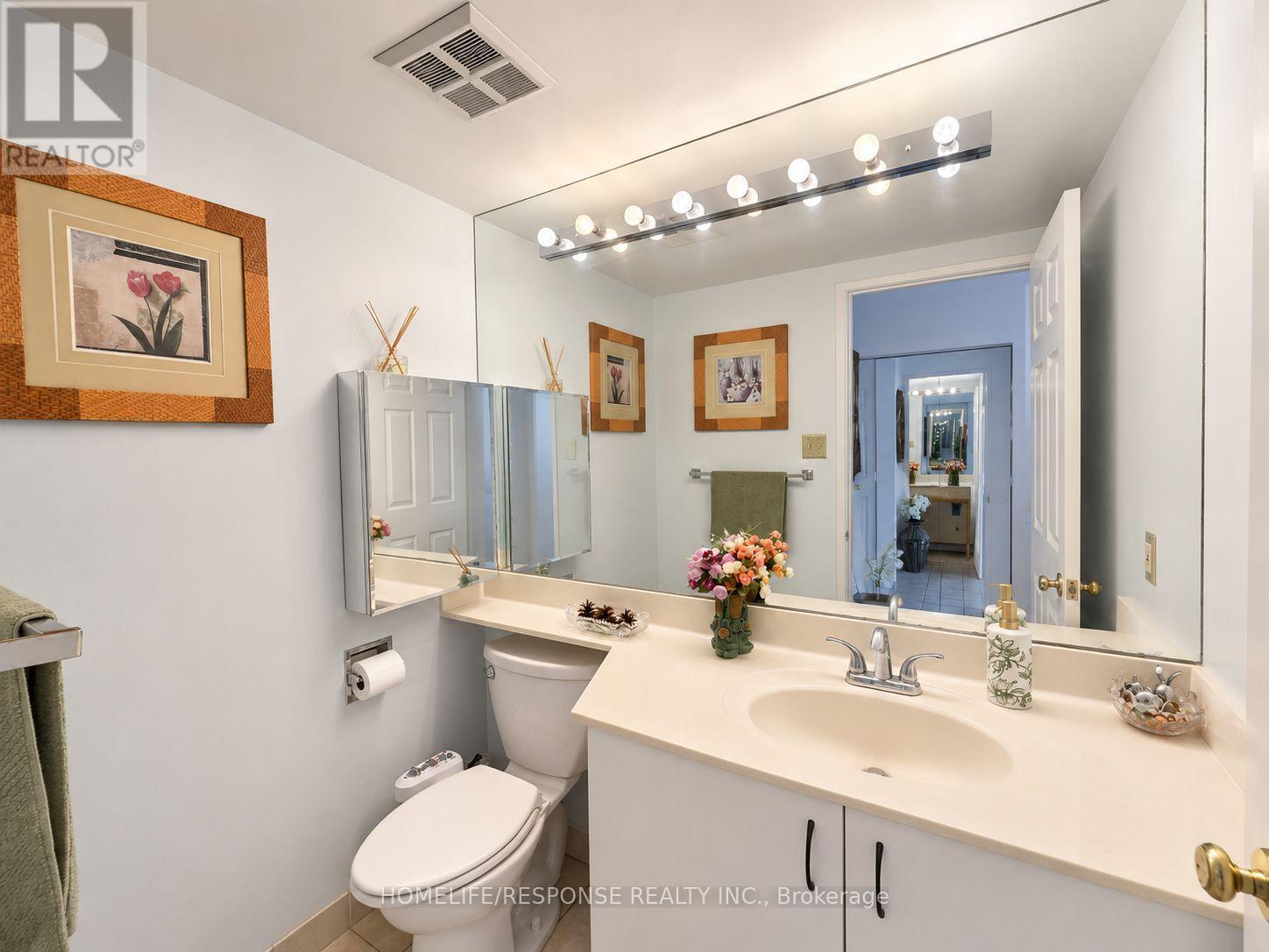 #1601 55 ELM DRIVE W - 19