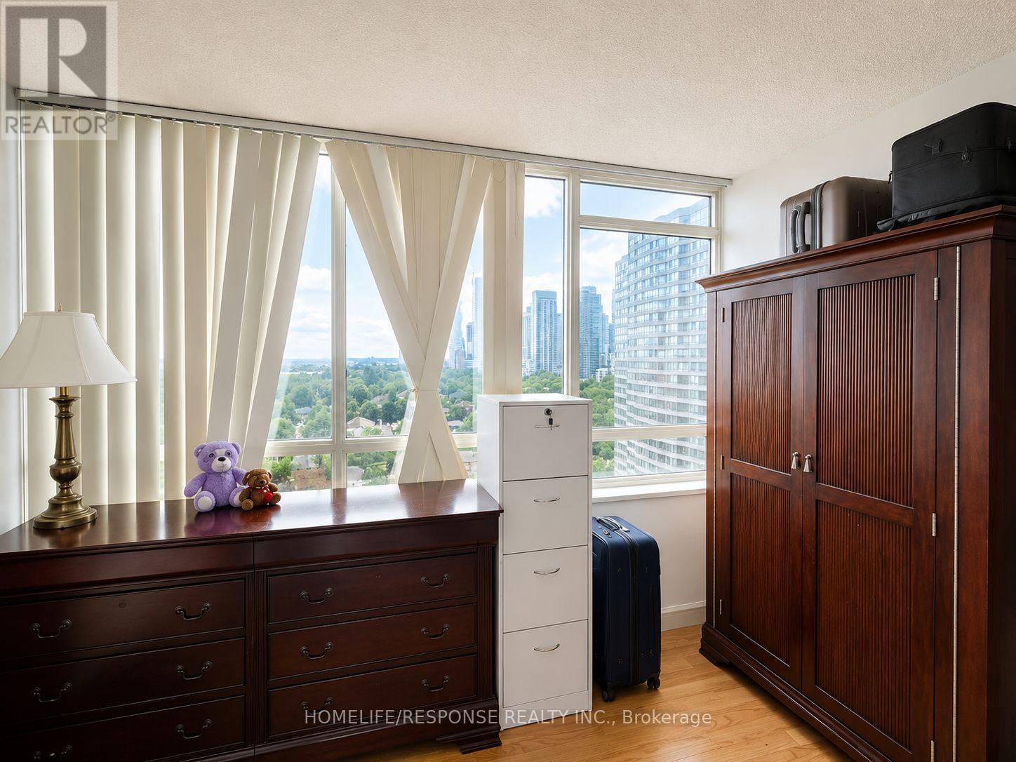 #1601 55 ELM DRIVE W - 15