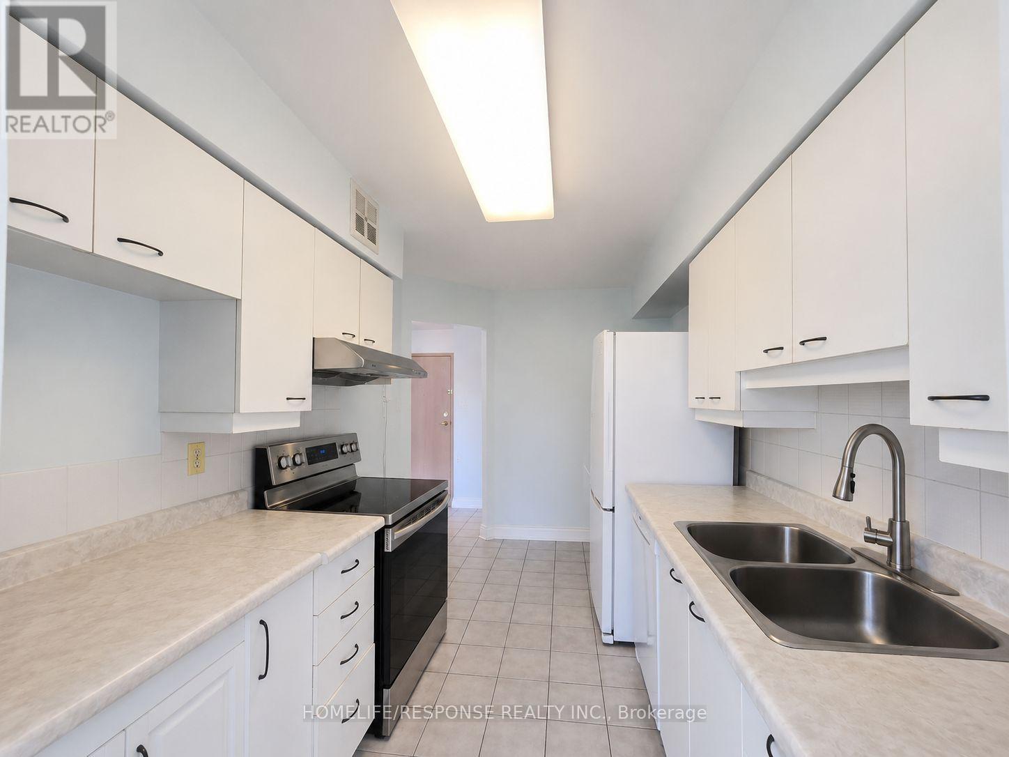 #1601 55 ELM DRIVE W - 18