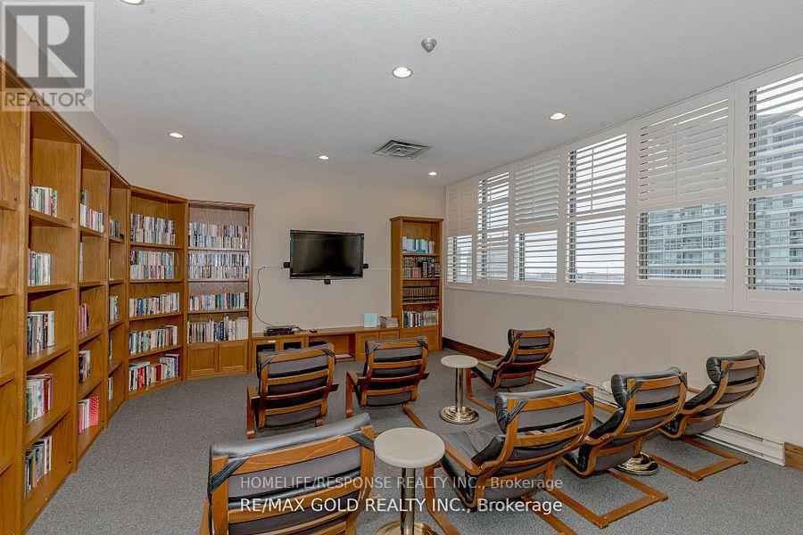 #1601 55 ELM DRIVE W - 22