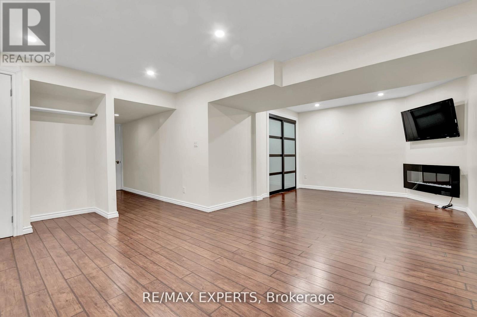 14 ALANA DRIVE - 36