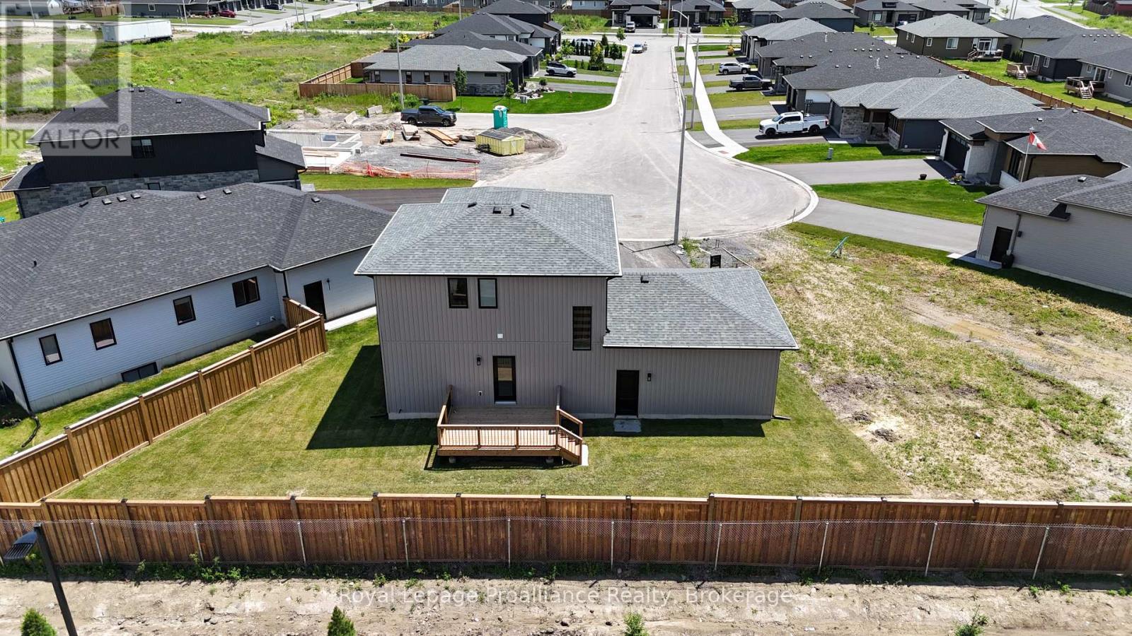 21 HORTON COURT - 32