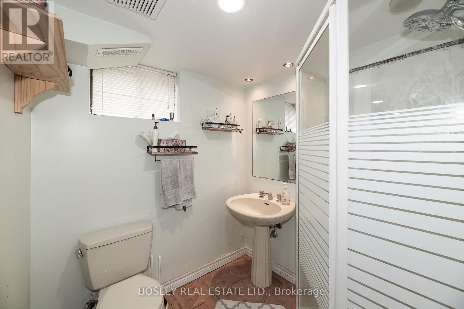 6 BOYD AVENUE - 12