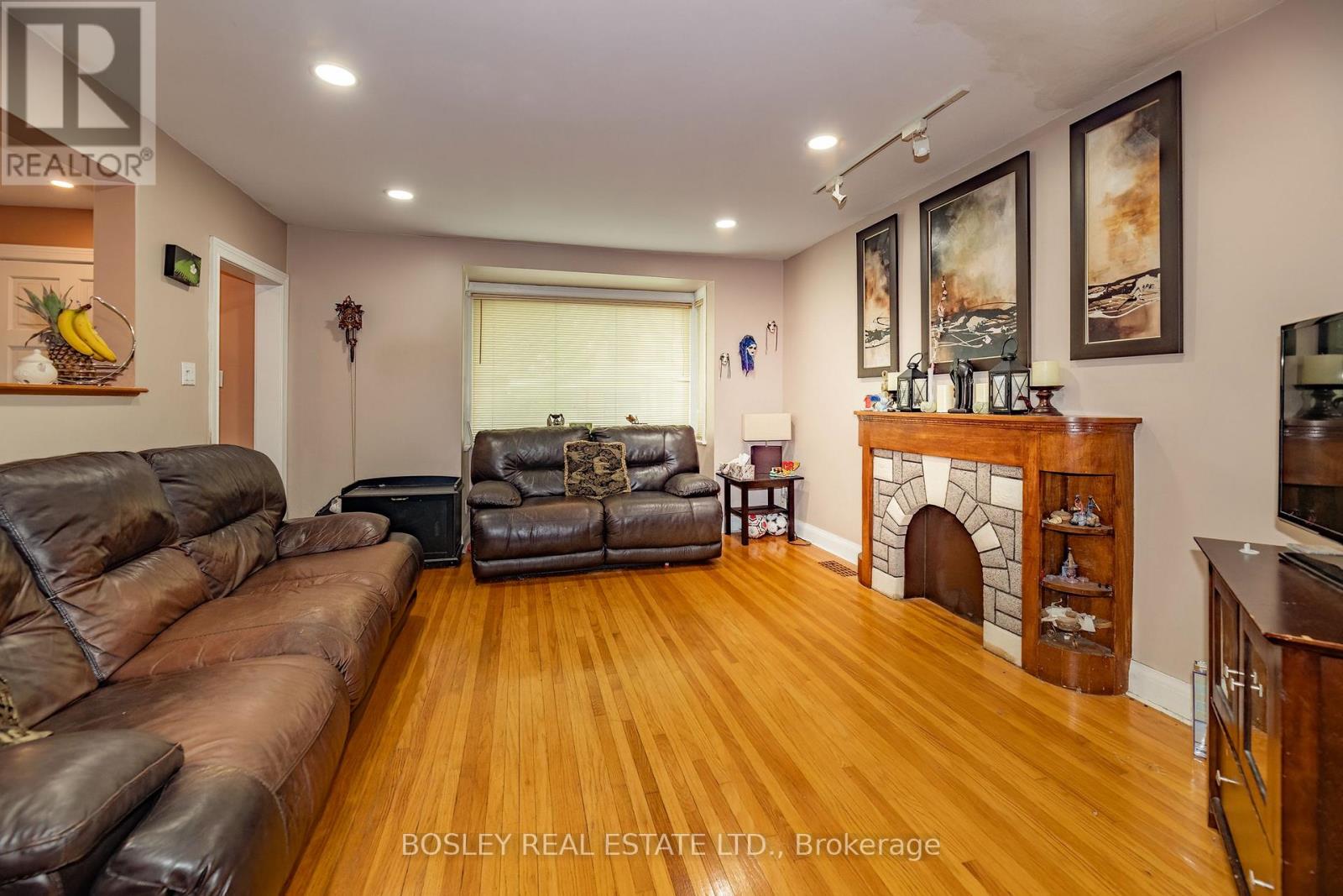 6 BOYD AVENUE - 2
