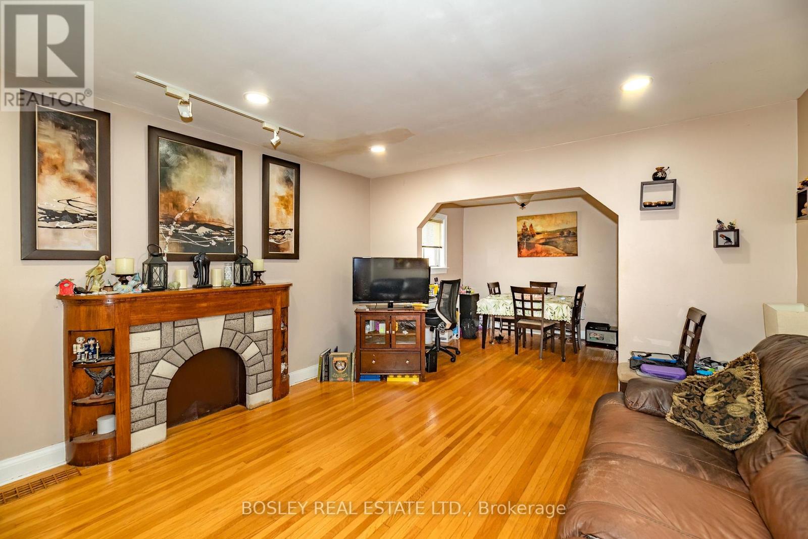 6 BOYD AVENUE - 3