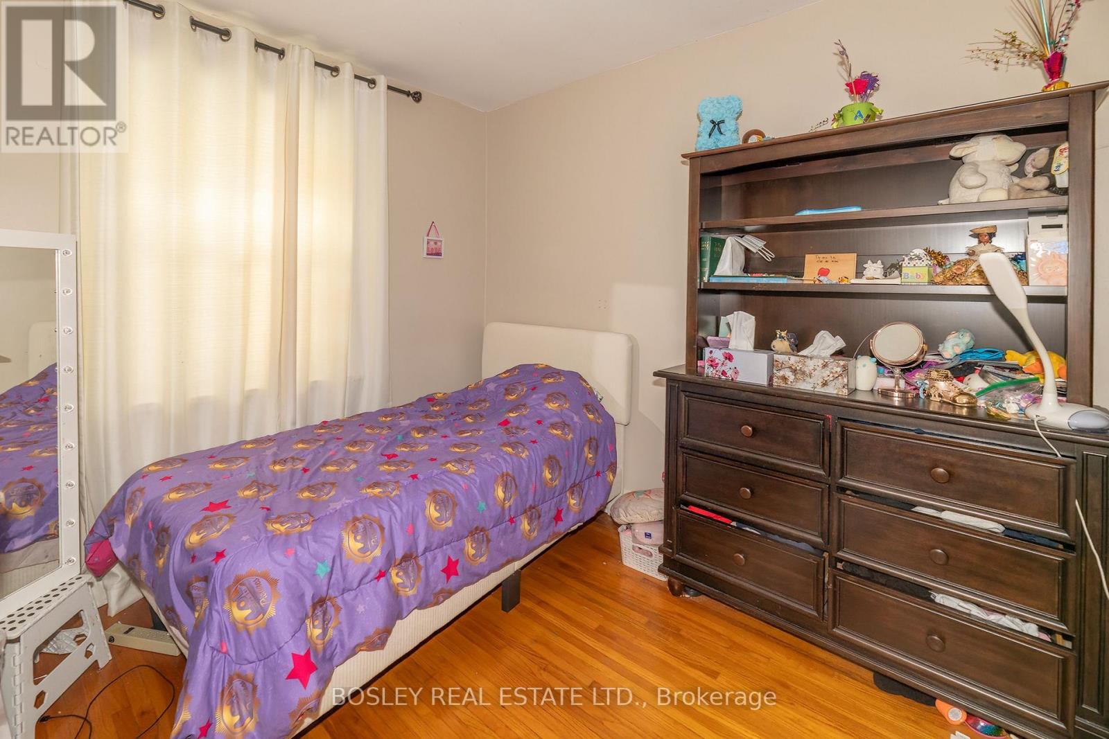 6 BOYD AVENUE - 8